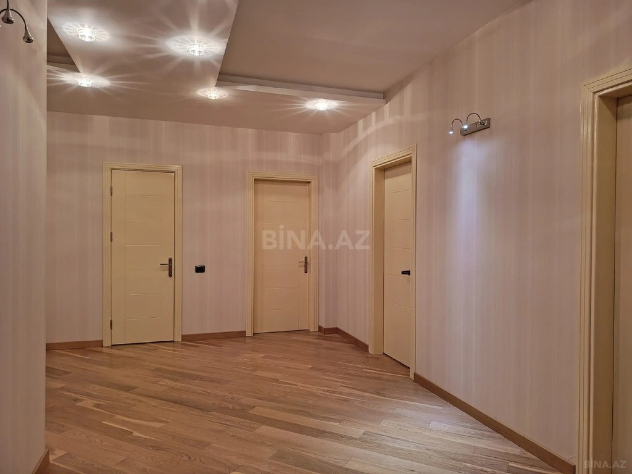 Kirayə verilir 4 otaqlı mənzil 265 m²