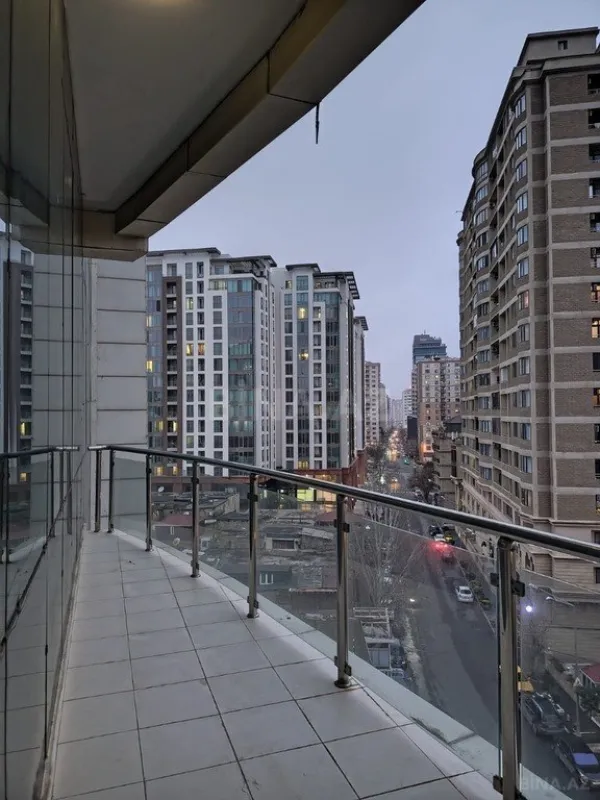 Kirayə verilir 4 otaqlı mənzil 265 m²