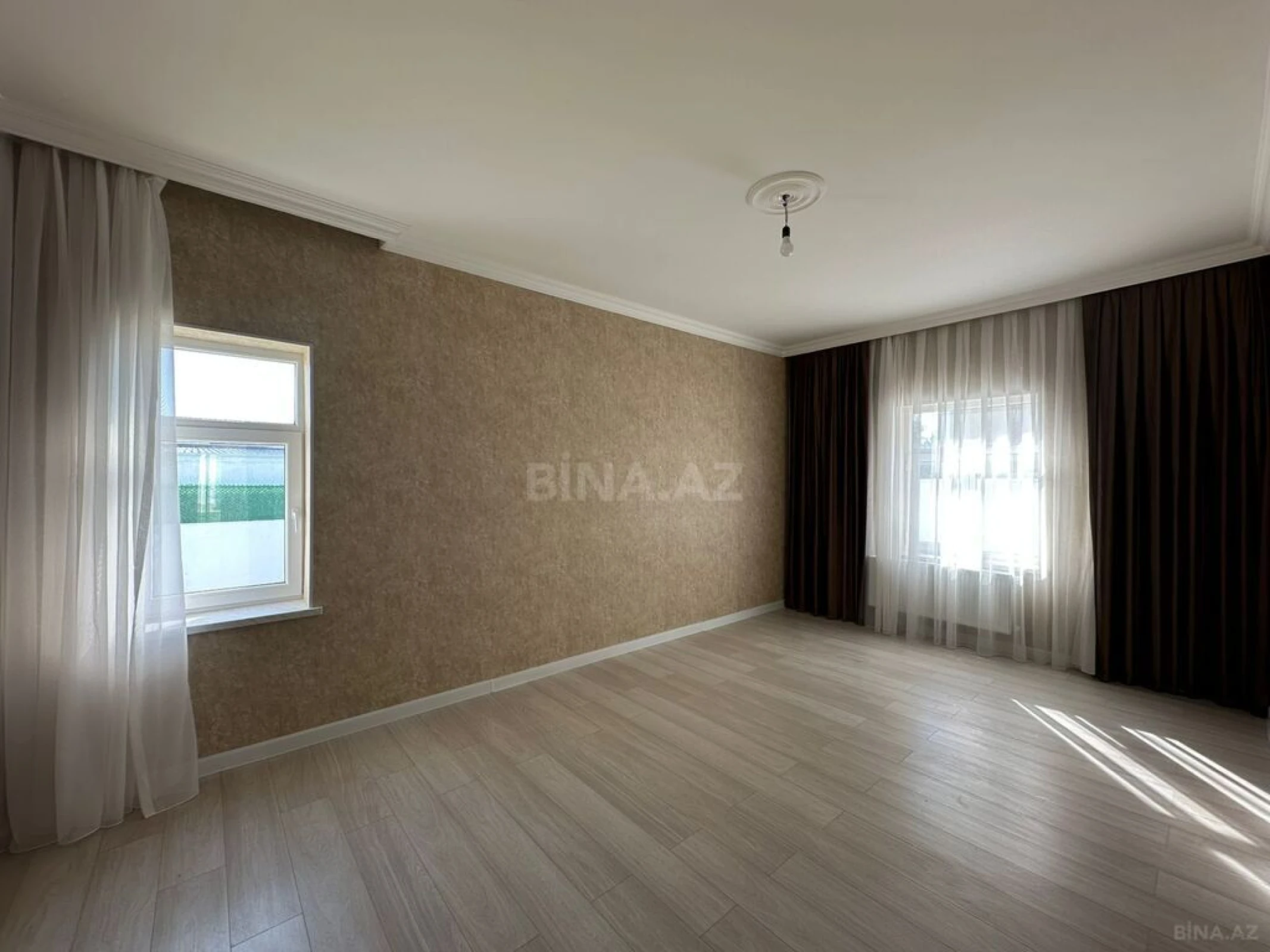 Satılır 4 otaqlı həyət evi 140 m²