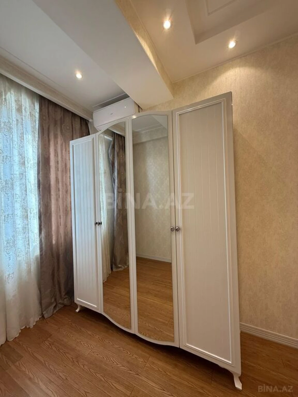 Kirayə verilir 3 otaqlı mənzil 125 m²