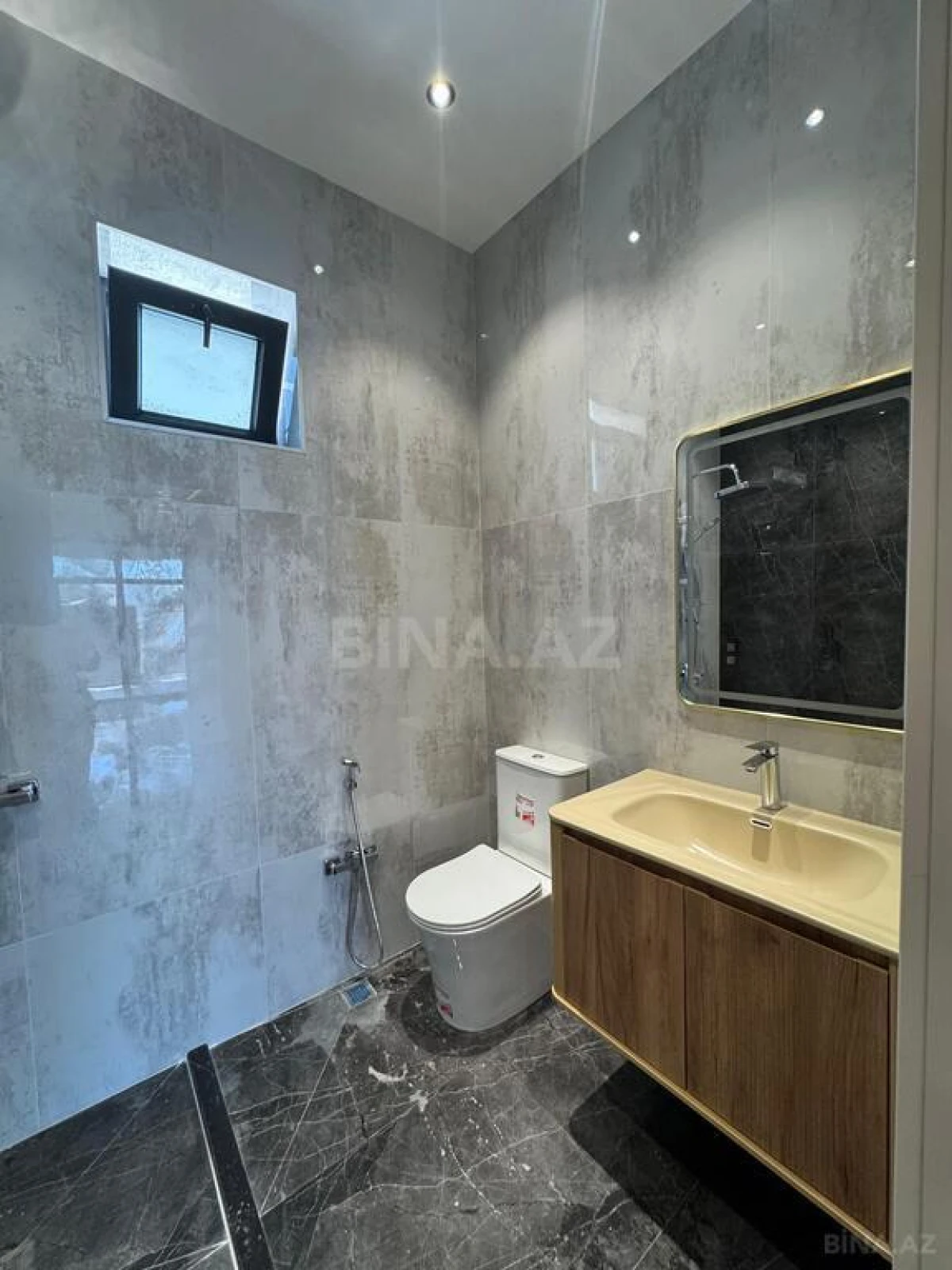 Satılır 4 otaqlı həyət evi 170 m²