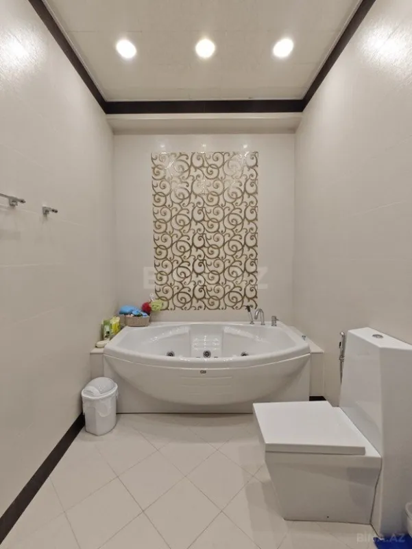 Satılır 4 otaqlı mənzil 200 m²