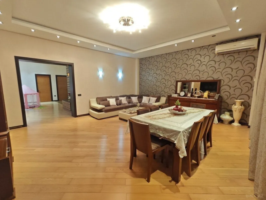 Satılır 4 otaqlı mənzil 200 m²