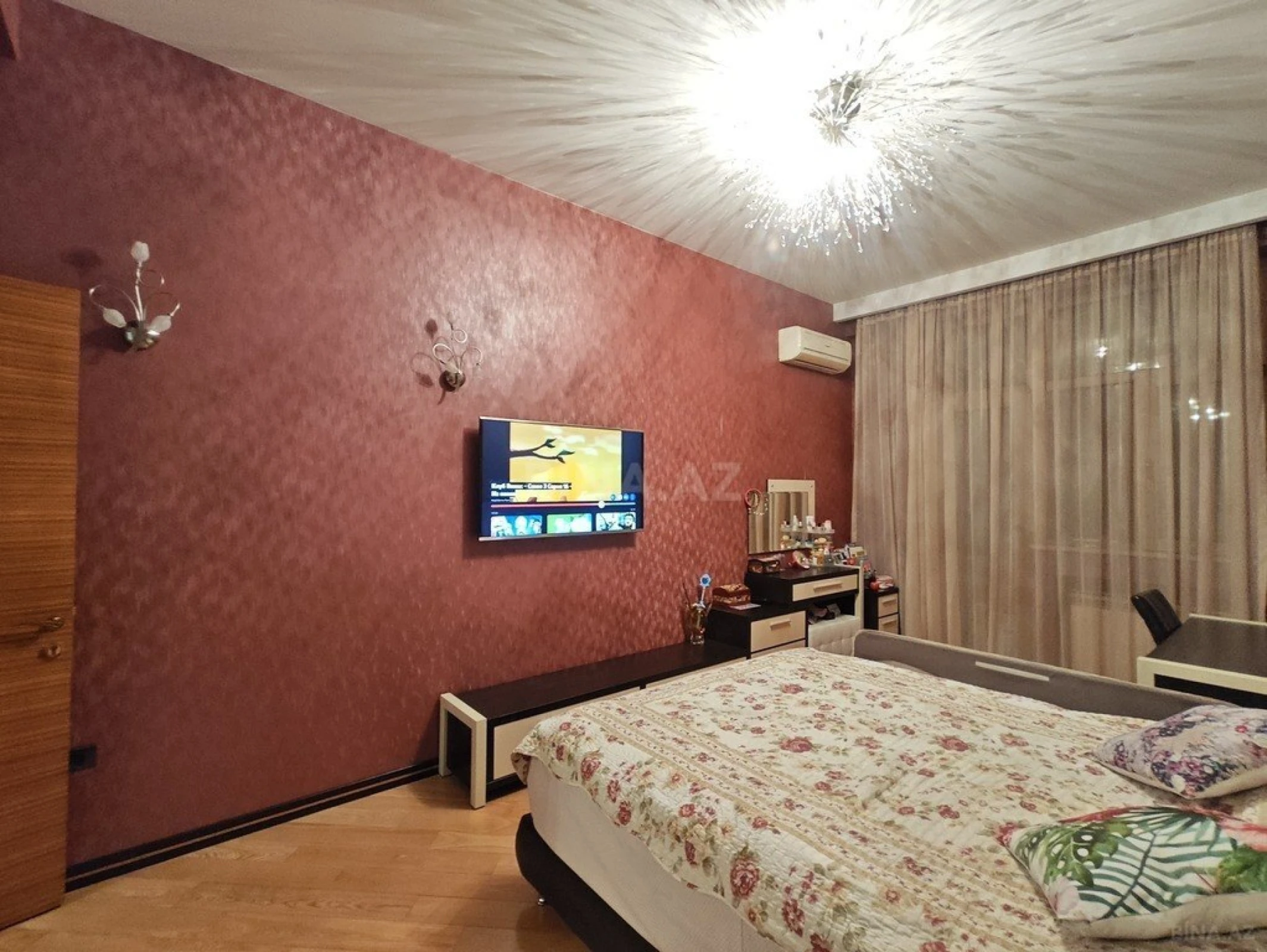 Satılır 4 otaqlı mənzil 200 m²