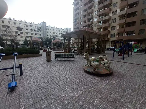 Satılır 4 otaqlı mənzil 200 m²
