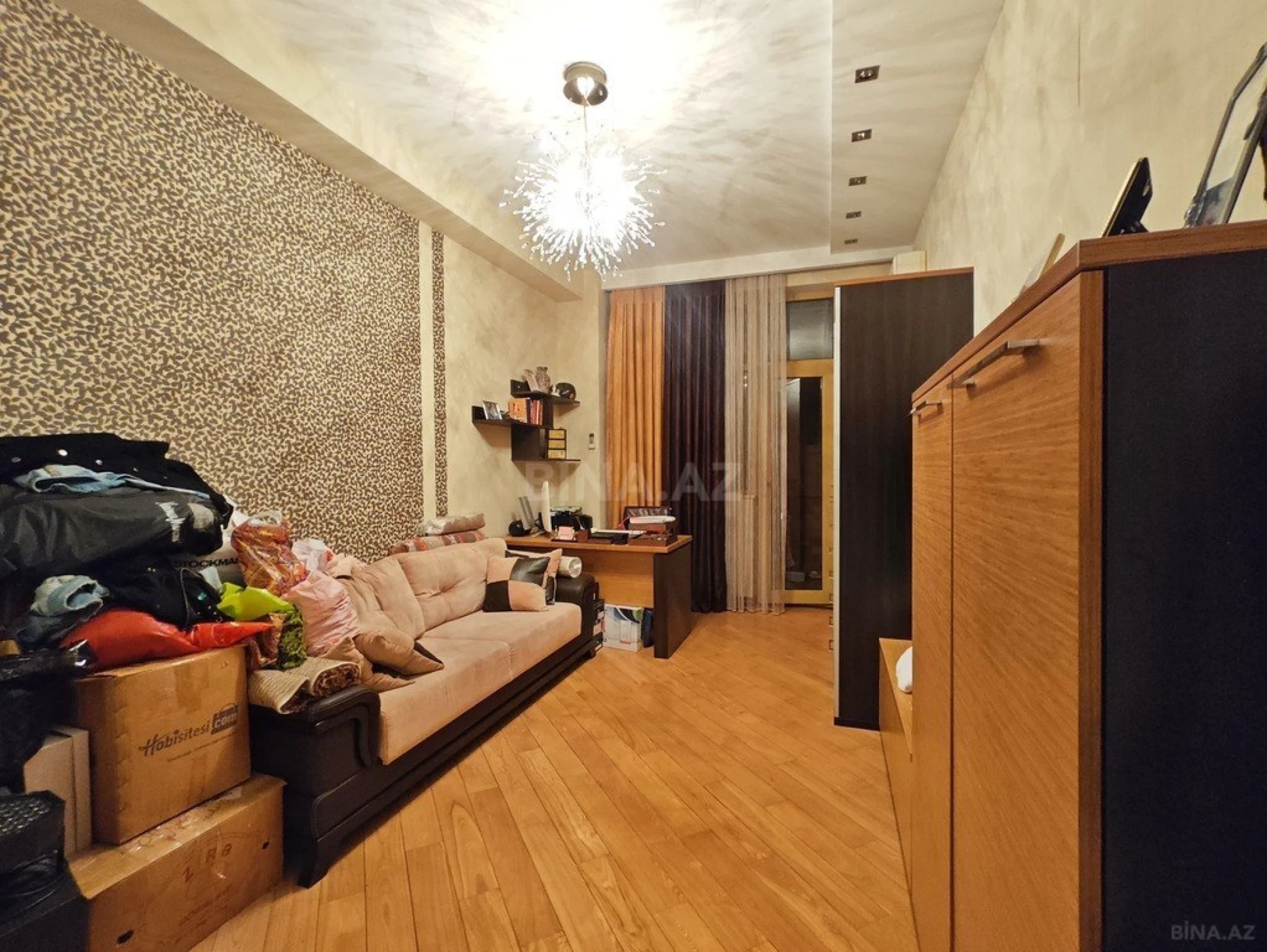 Satılır 4 otaqlı mənzil 200 m²