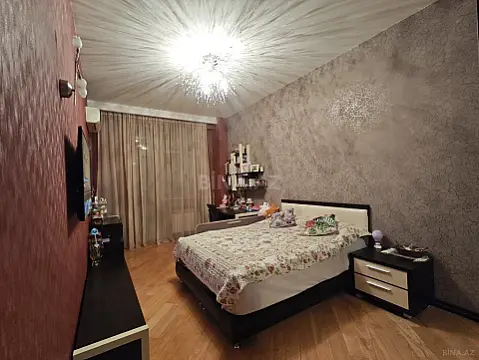 Satılır 4 otaqlı mənzil 200 m²