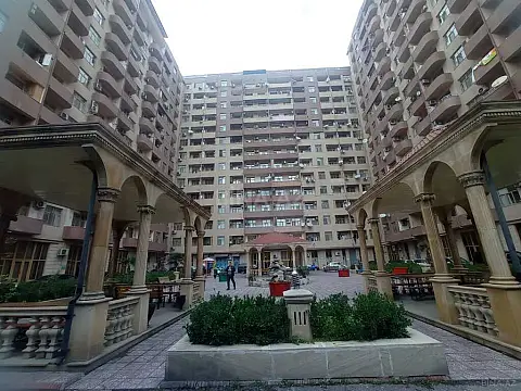 Satılır 4 otaqlı mənzil 200 m² — Bakı 4 otaq 200.00 m²