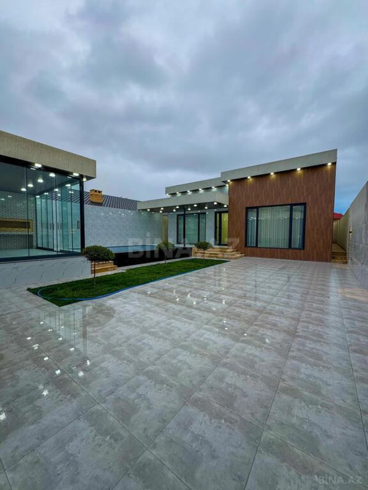 Satılır 4 otaqlı həyət evi 175 m²