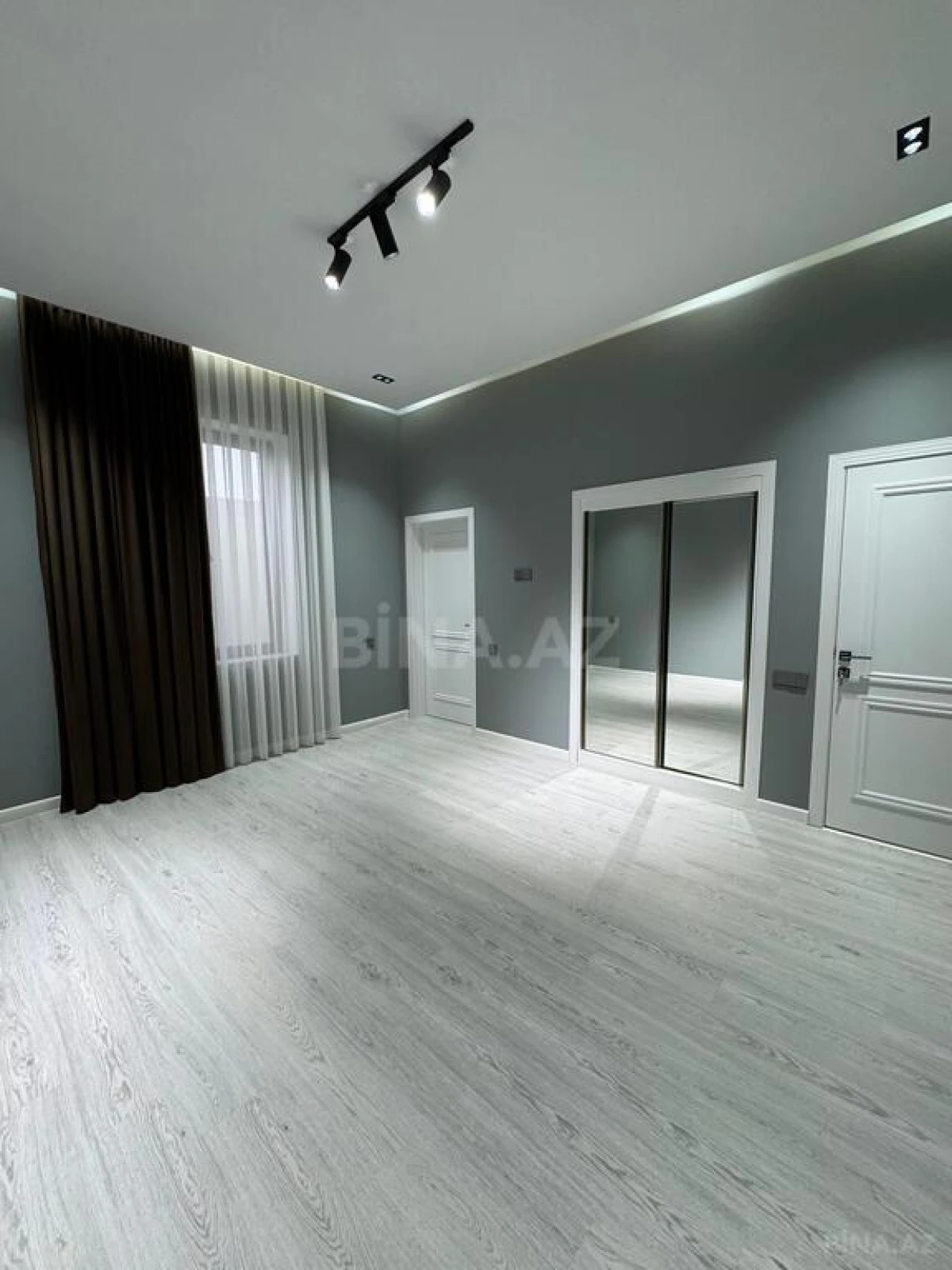 Satılır 4 otaqlı həyət evi 175 m²