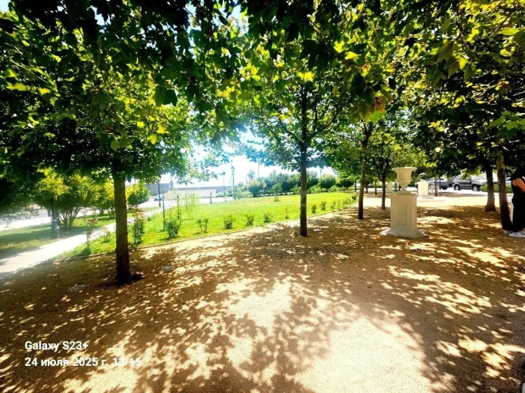 Satılır 5 otaqlı mənzil 230 m²