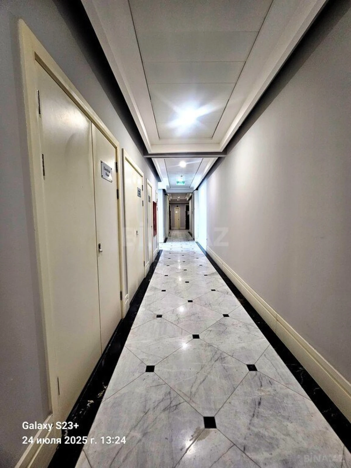 Satılır 5 otaqlı mənzil 230 m²