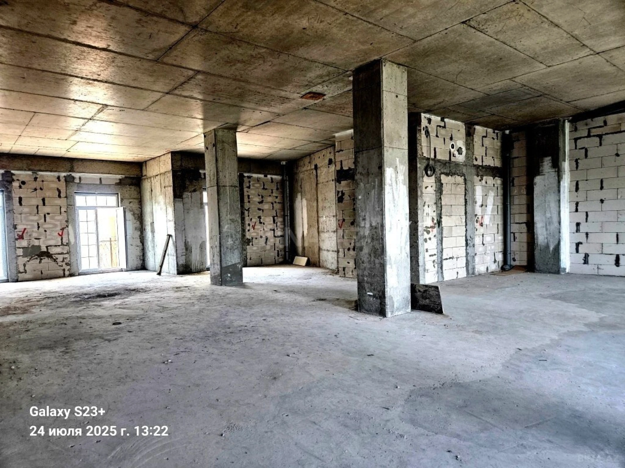 Satılır 5 otaqlı mənzil 230 m²