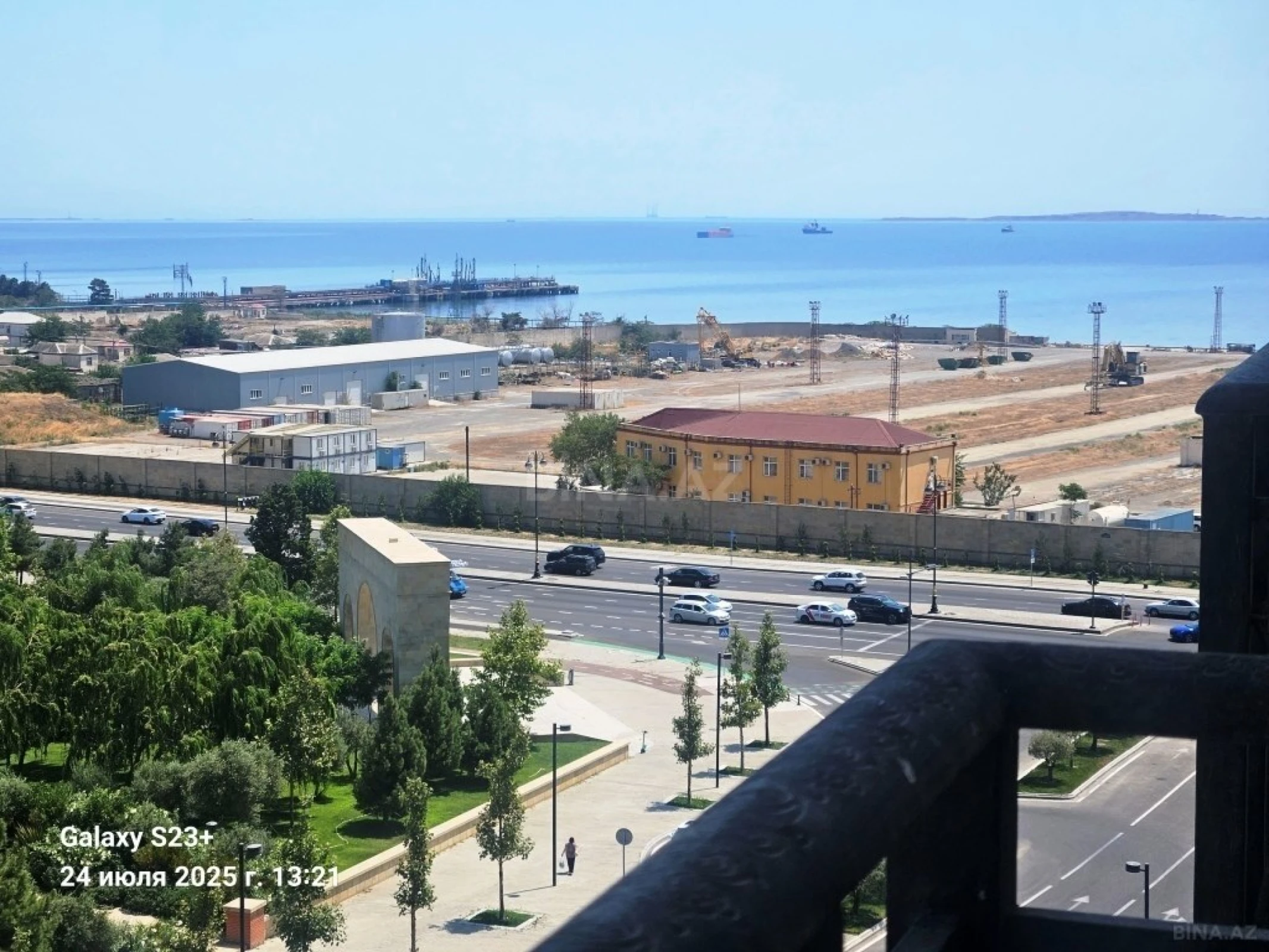 Satılır 5 otaqlı mənzil 230 m²