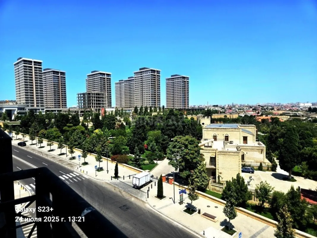 Satılır 5 otaqlı mənzil 230 m²