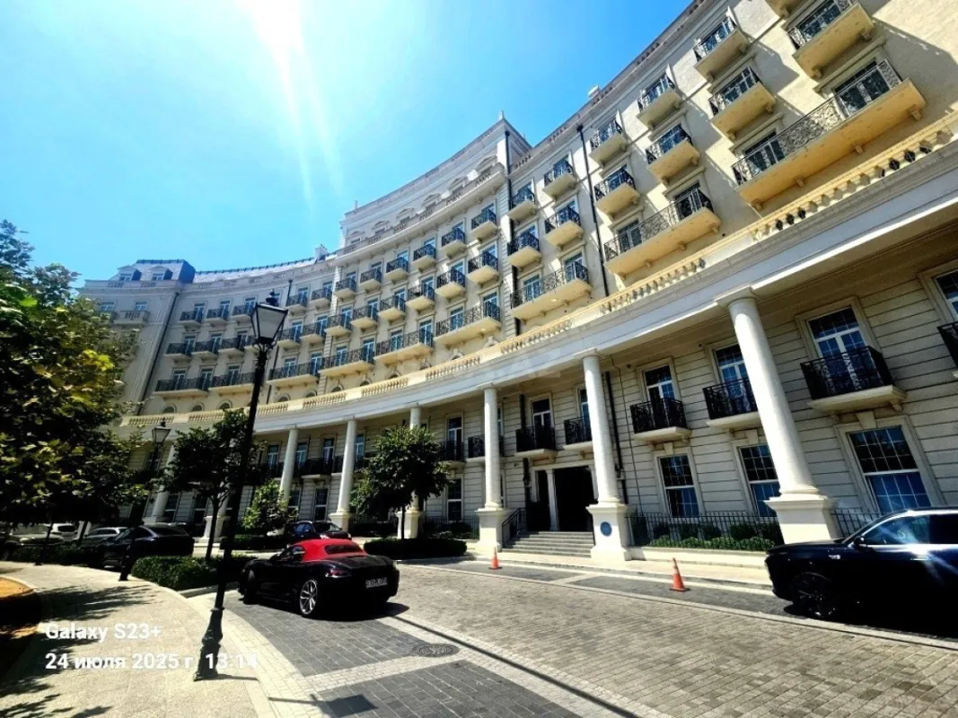 Satılır 5 otaqlı mənzil 230 m²