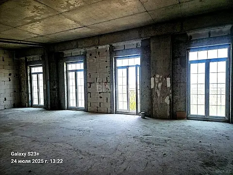 Satılır 5 otaqlı mənzil 230 m²