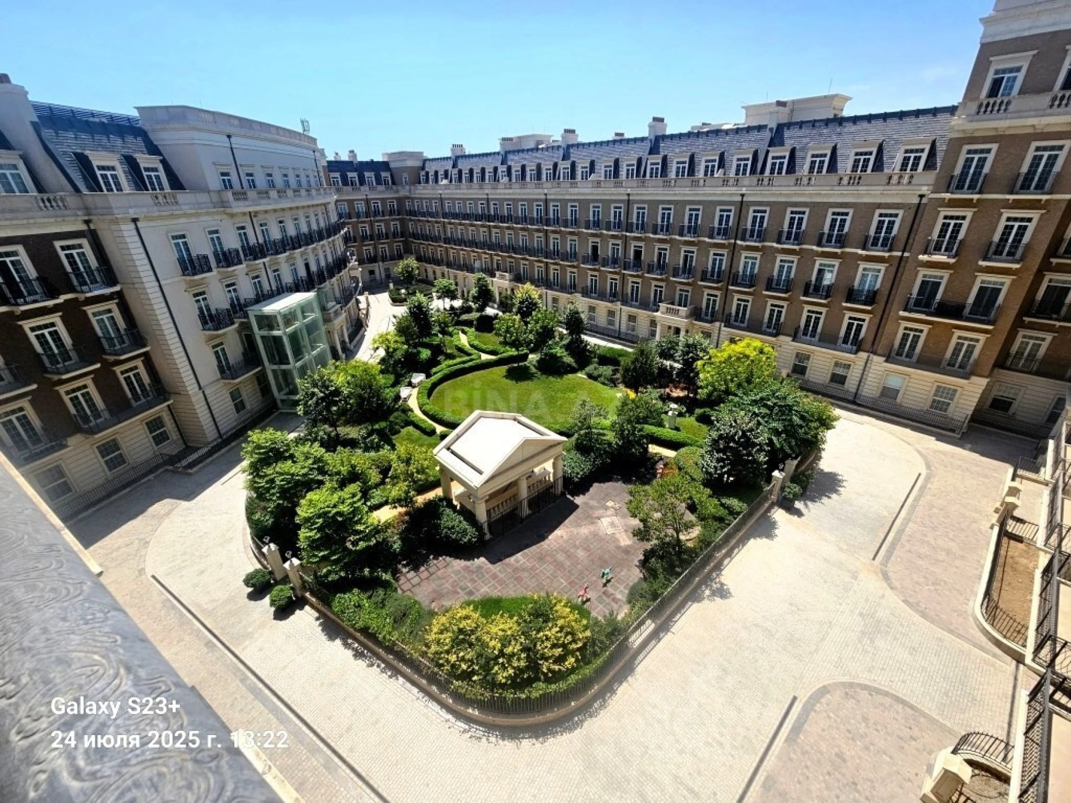 Satılır 5 otaqlı mənzil 230 m²