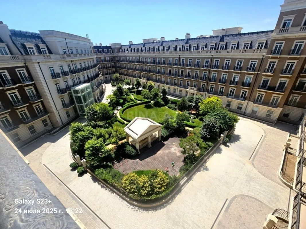 Satılır 5 otaqlı mənzil 230 m²