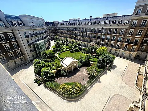 Satılır 5 otaqlı mənzil 230 m²