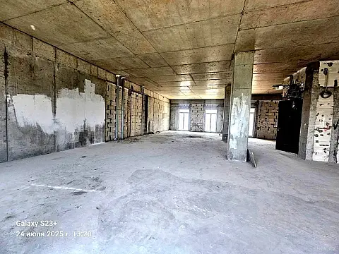 Satılır 5 otaqlı mənzil 230 m²