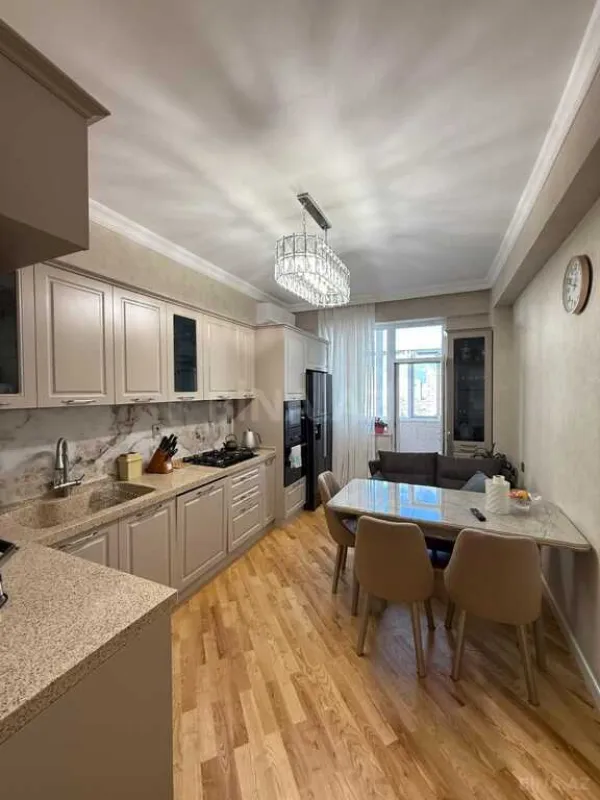 Satılır 3 otaqlı mənzil 125 m²