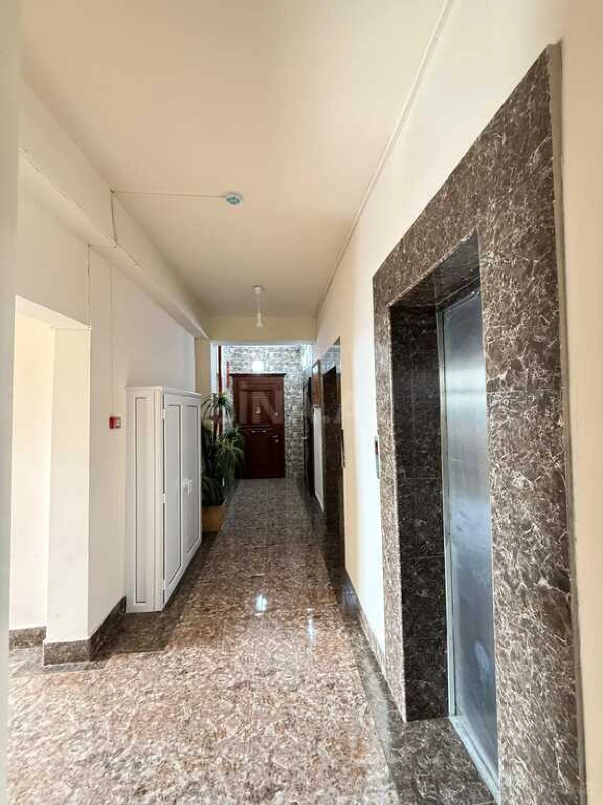 Satılır 3 otaqlı mənzil 125 m²