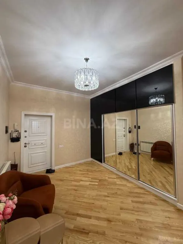 Satılır 3 otaqlı mənzil 125 m²