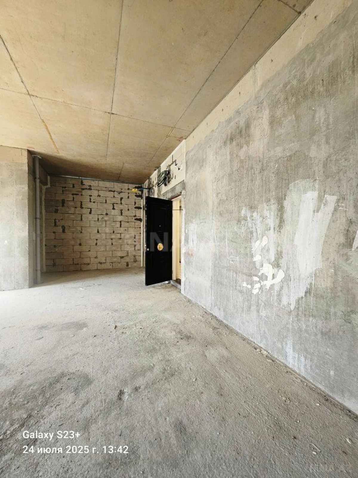 Satılır 8 otaqlı mənzil 300 m²