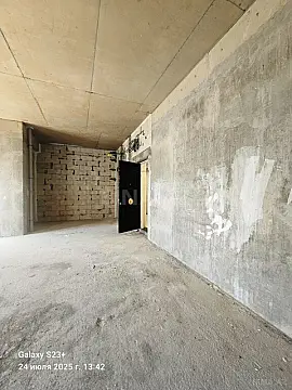 Satılır 8 otaqlı mənzil 300 m²