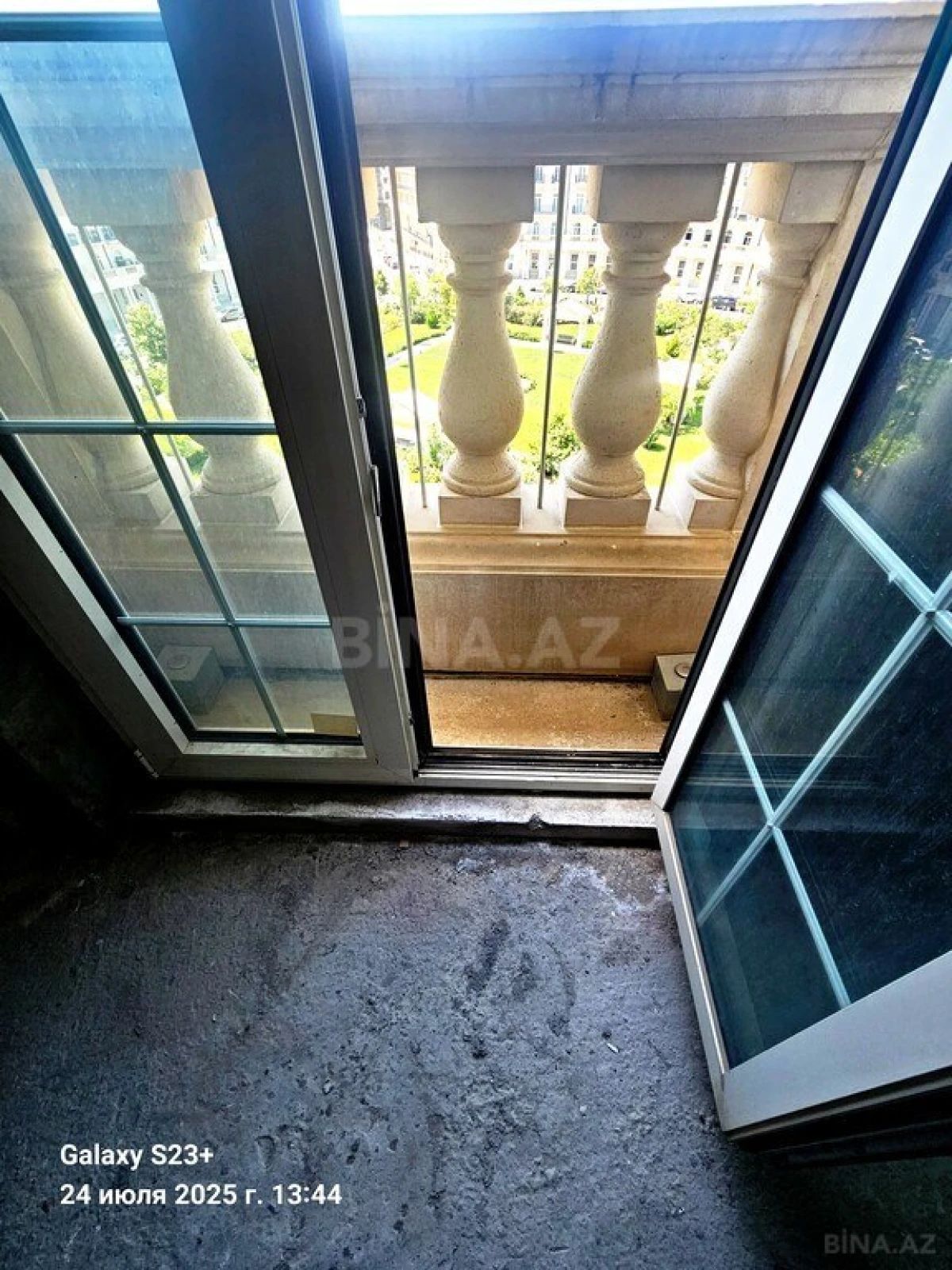 Satılır 8 otaqlı mənzil 300 m²