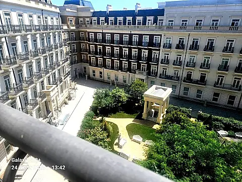 Satılır 8 otaqlı mənzil 300 m²