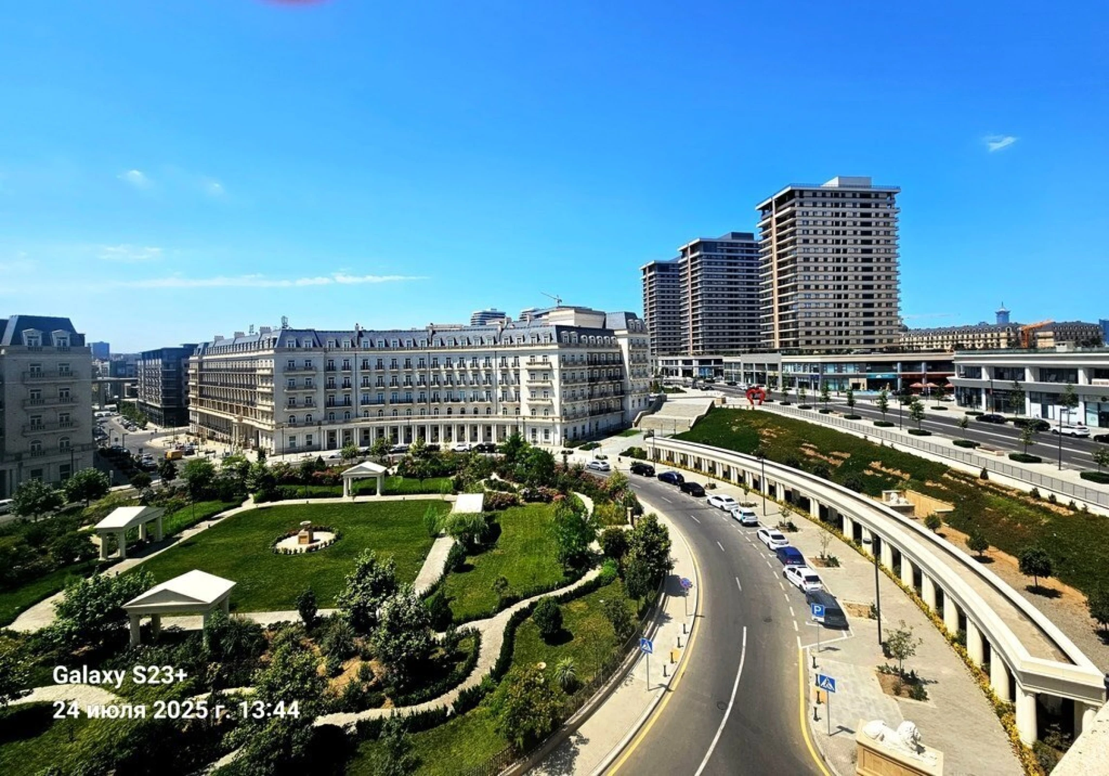 Satılır 8 otaqlı mənzil 300 m²