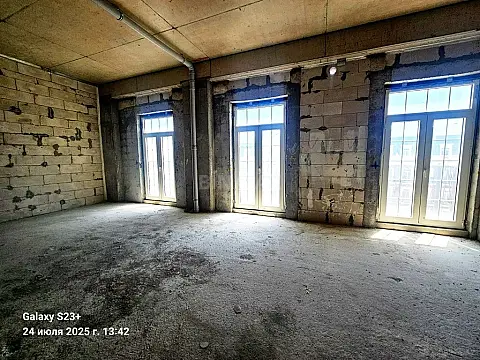 Satılır 8 otaqlı mənzil 300 m²