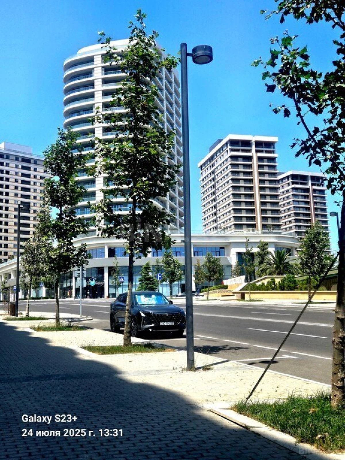Satılır 8 otaqlı mənzil 300 m²