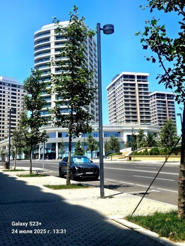 Satılır 8 otaqlı mənzil 300 m²