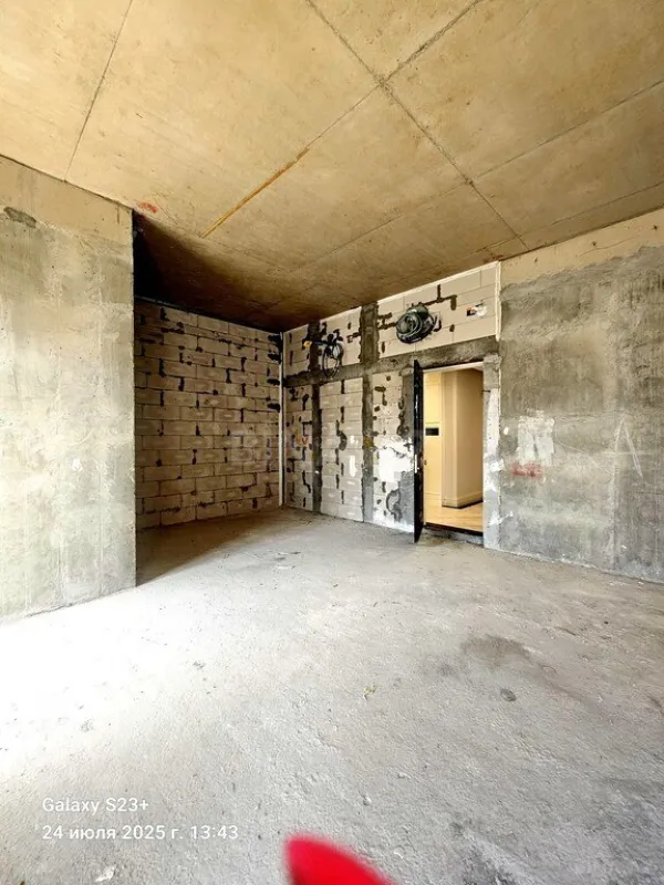 Satılır 8 otaqlı mənzil 300 m²