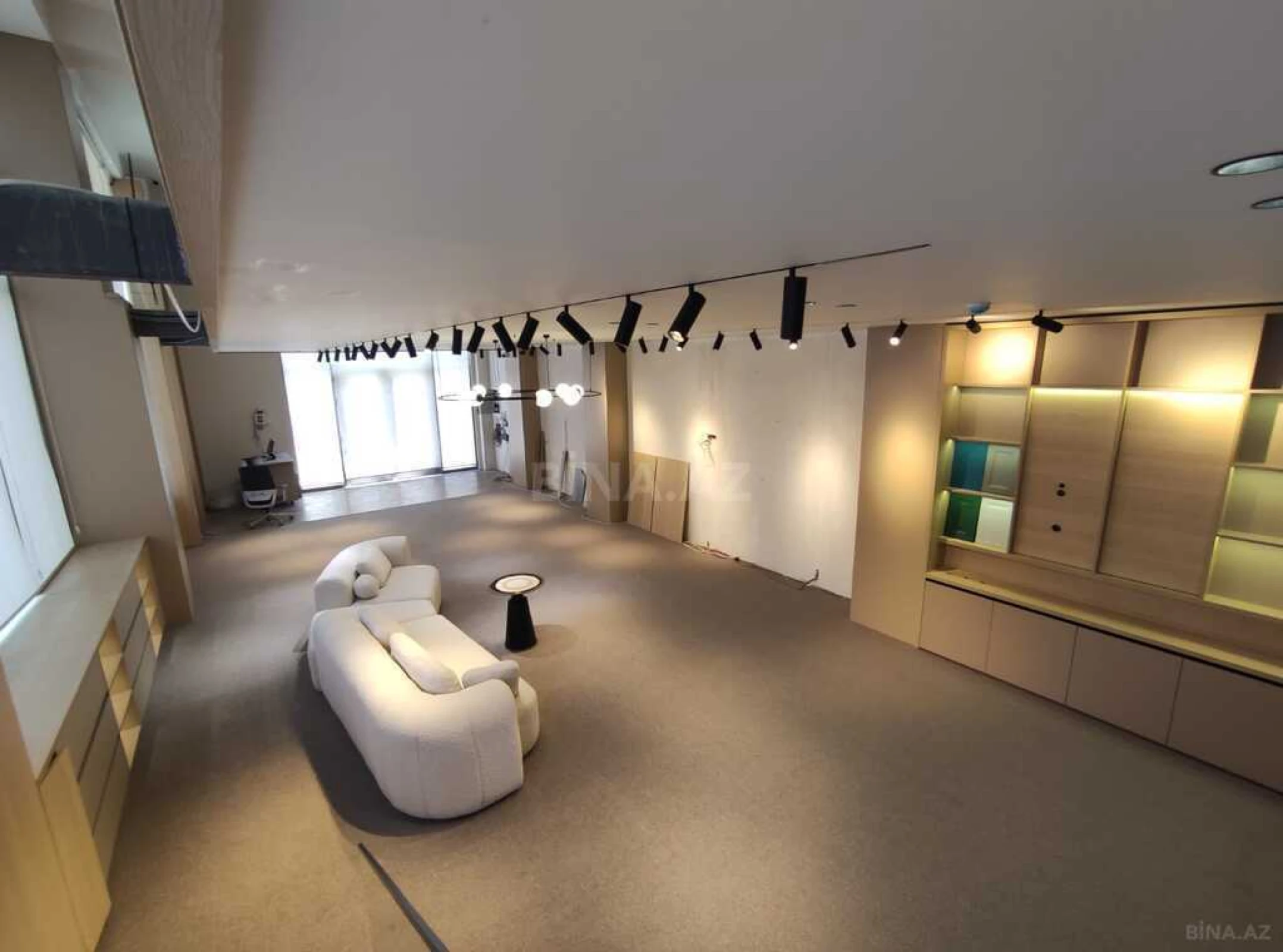 Satılır obyekt 169 m²