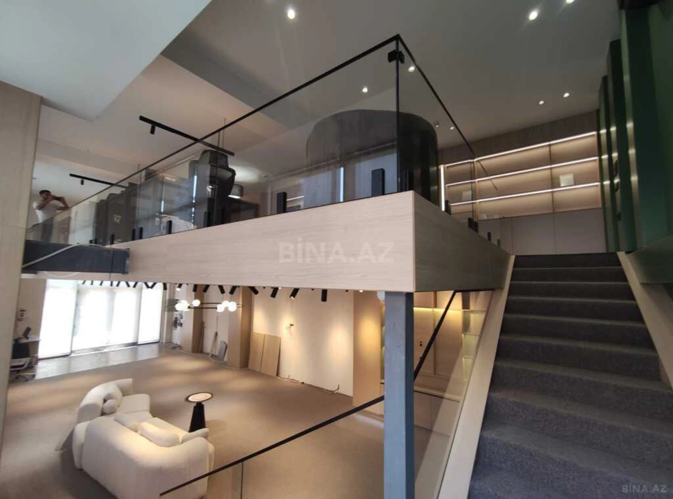 Satılır obyekt 169 m²