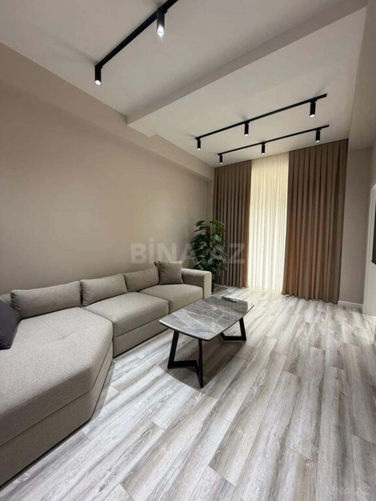 Kirayə verilir 2 otaqlı mənzil 92 m²