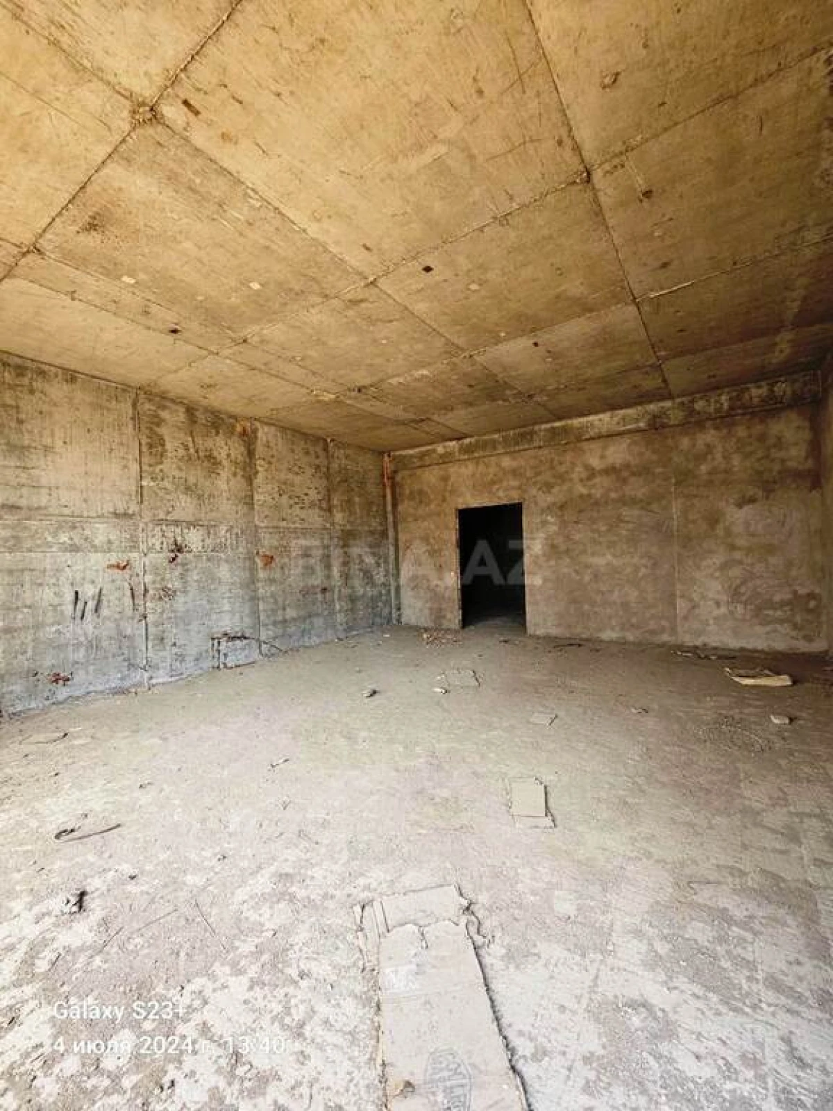 Satılır 4 otaqlı mənzil 303 m²