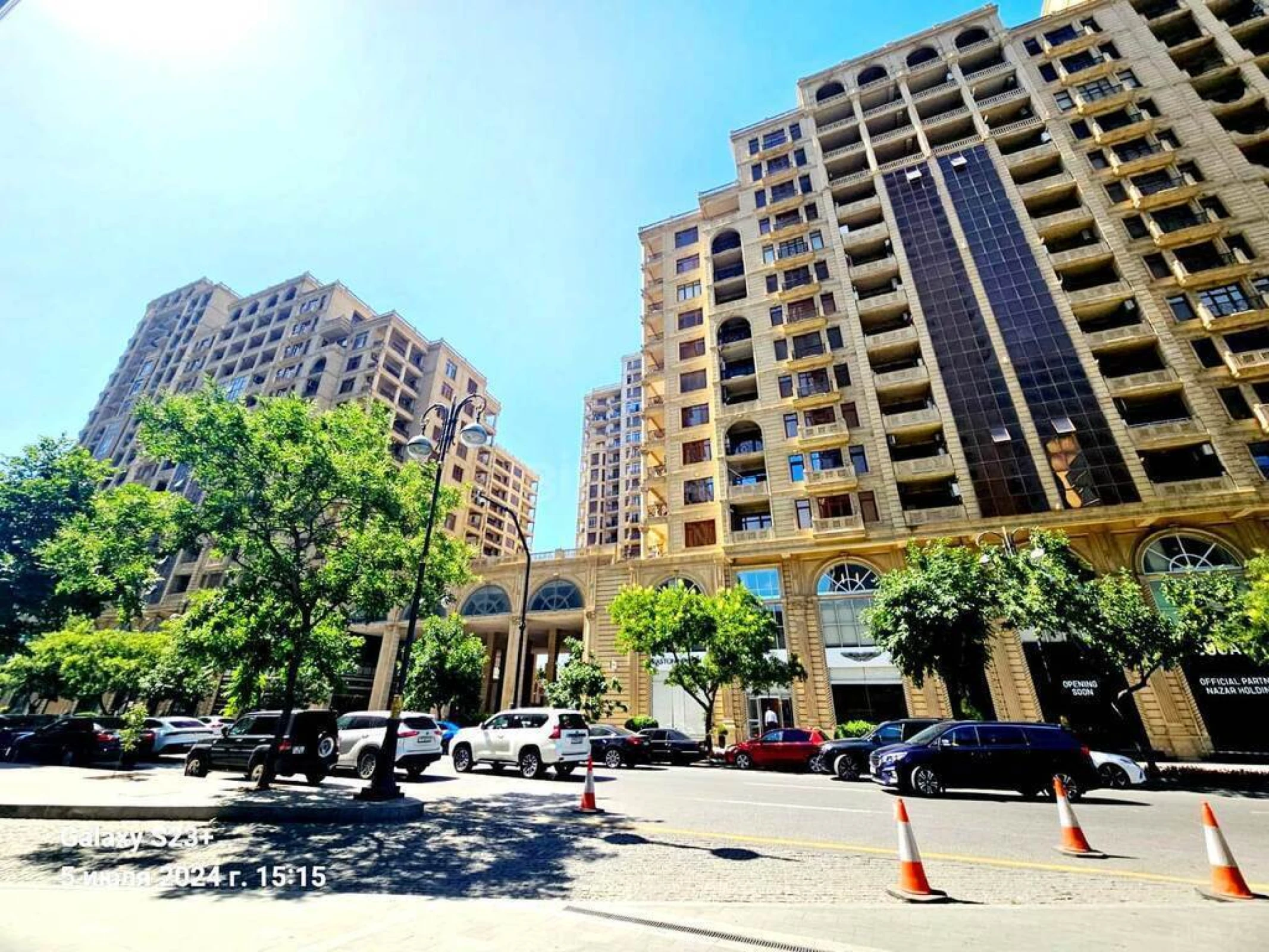 Satılır 4 otaqlı mənzil 303 m²