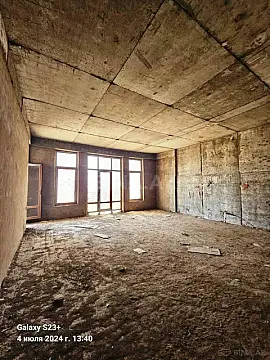 Satılır 4 otaqlı mənzil 303 m²