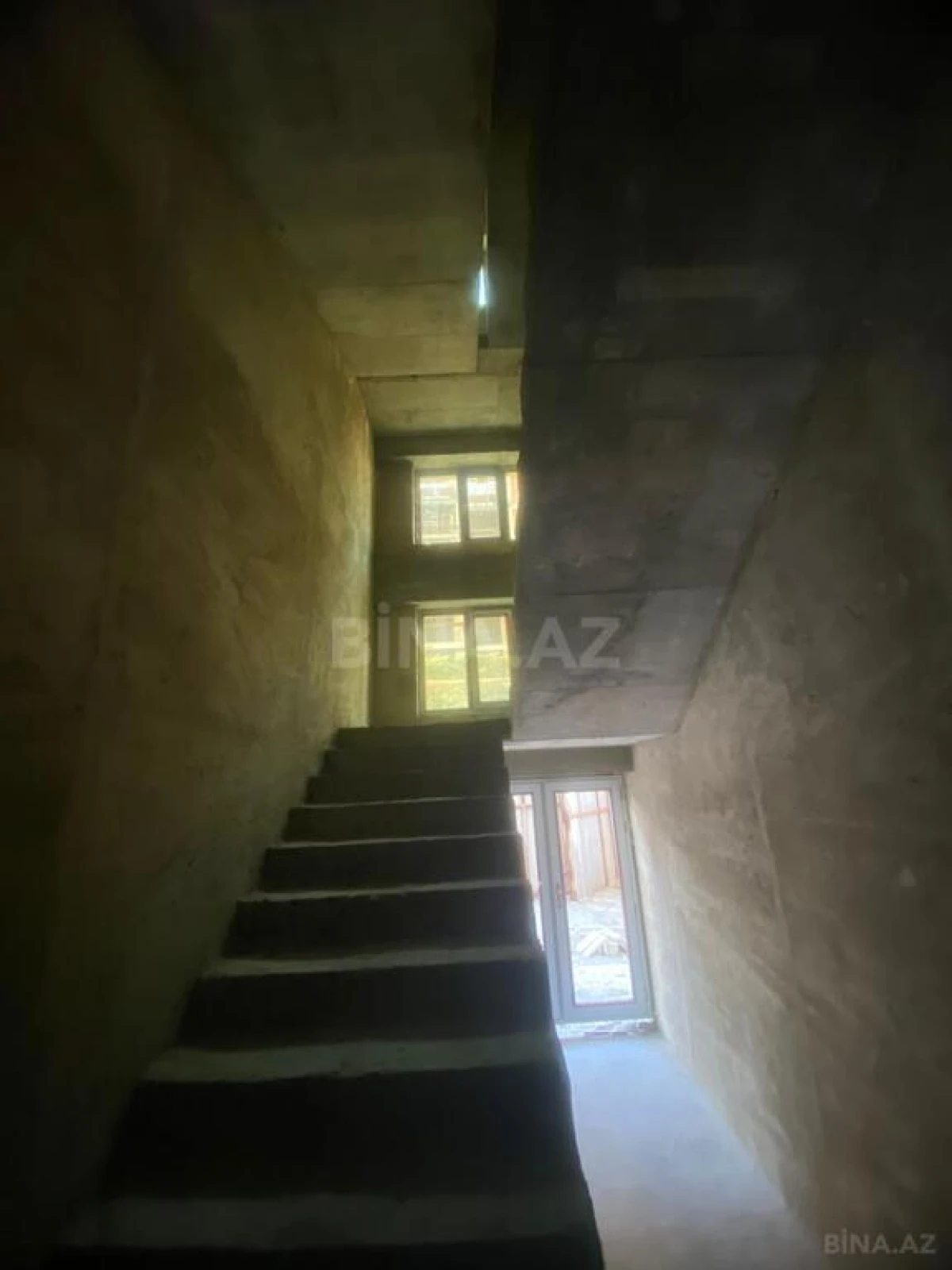 Satılır obyekt 810 m²