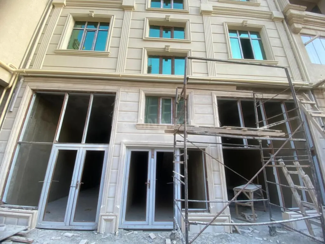 Satılır obyekt 810 m²