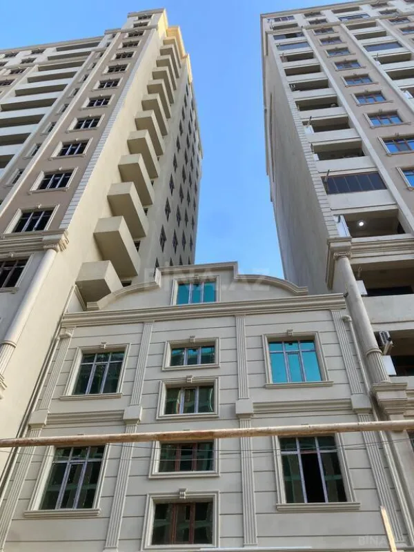 Satılır obyekt 810 m²