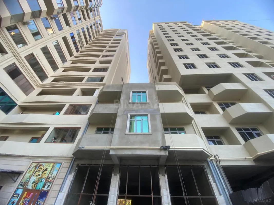 Satılır obyekt 810 m²