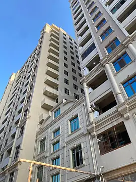 Satılır obyekt 810 m²