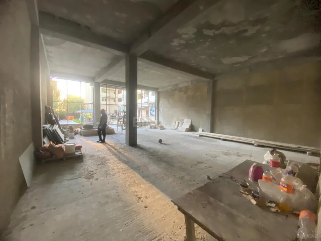 Satılır obyekt 810 m²