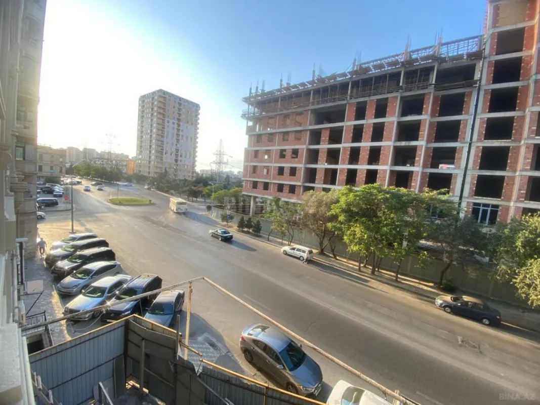 Satılır obyekt 810 m²